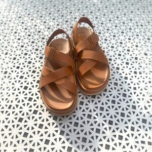 NWOB ChacoTownes Midform Women’s Sandals In A Cashew Color Size 7